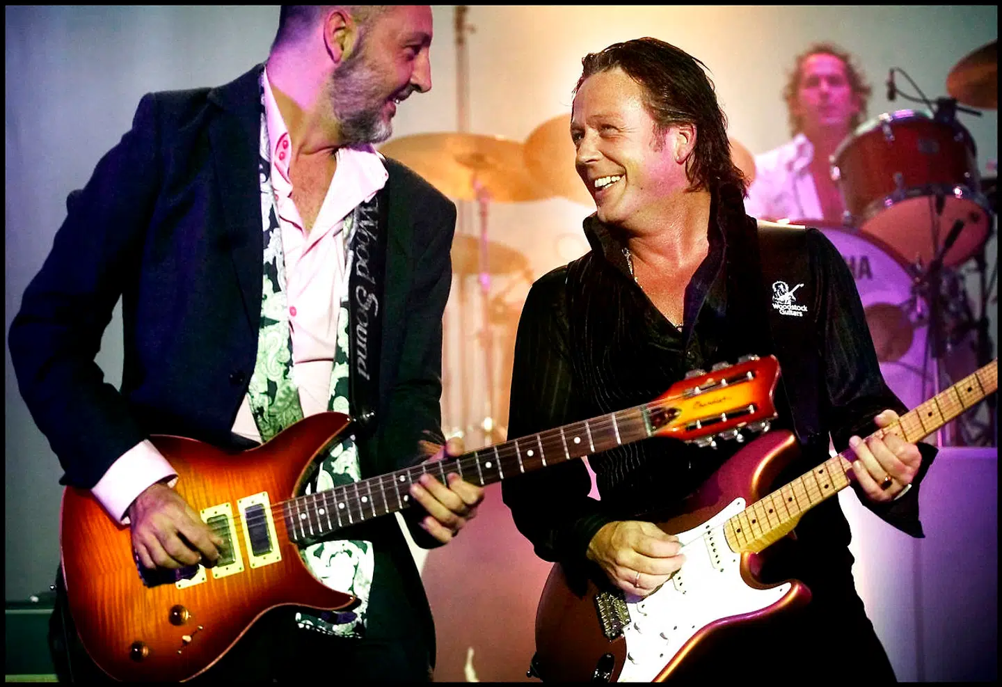 Aske Jacob har optrådt med mange af de allerstørste danske stjerner. Her fyrer han den af sammen med Thomas Helmig.