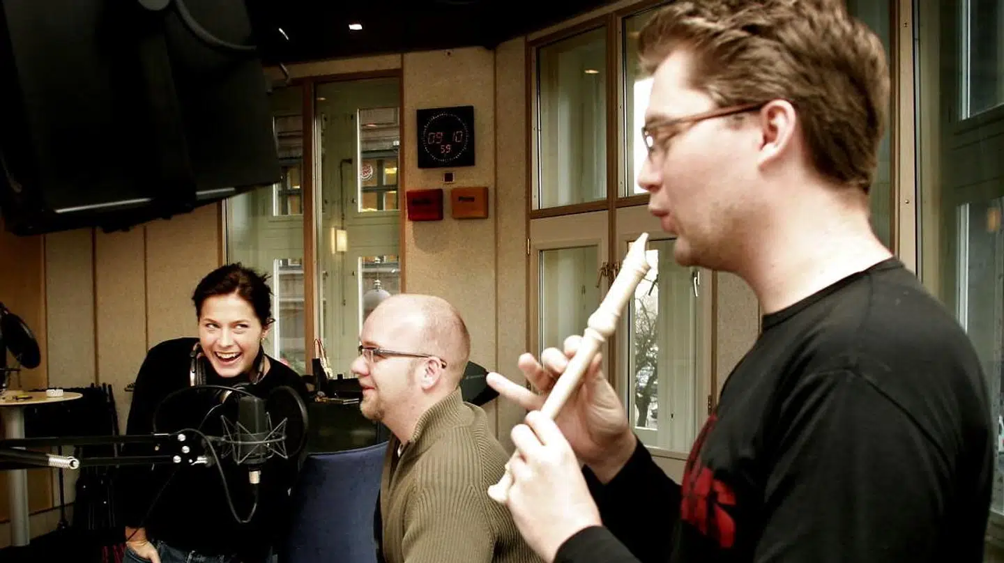 I flere år var Andrea Elisabeth Rudolph vært på Radio 100 FM's 'Morgenhyrderne' sammen med Lars Hjortshøj og Lasse Rimmer. Sidstnævnte her på blokfløjte.