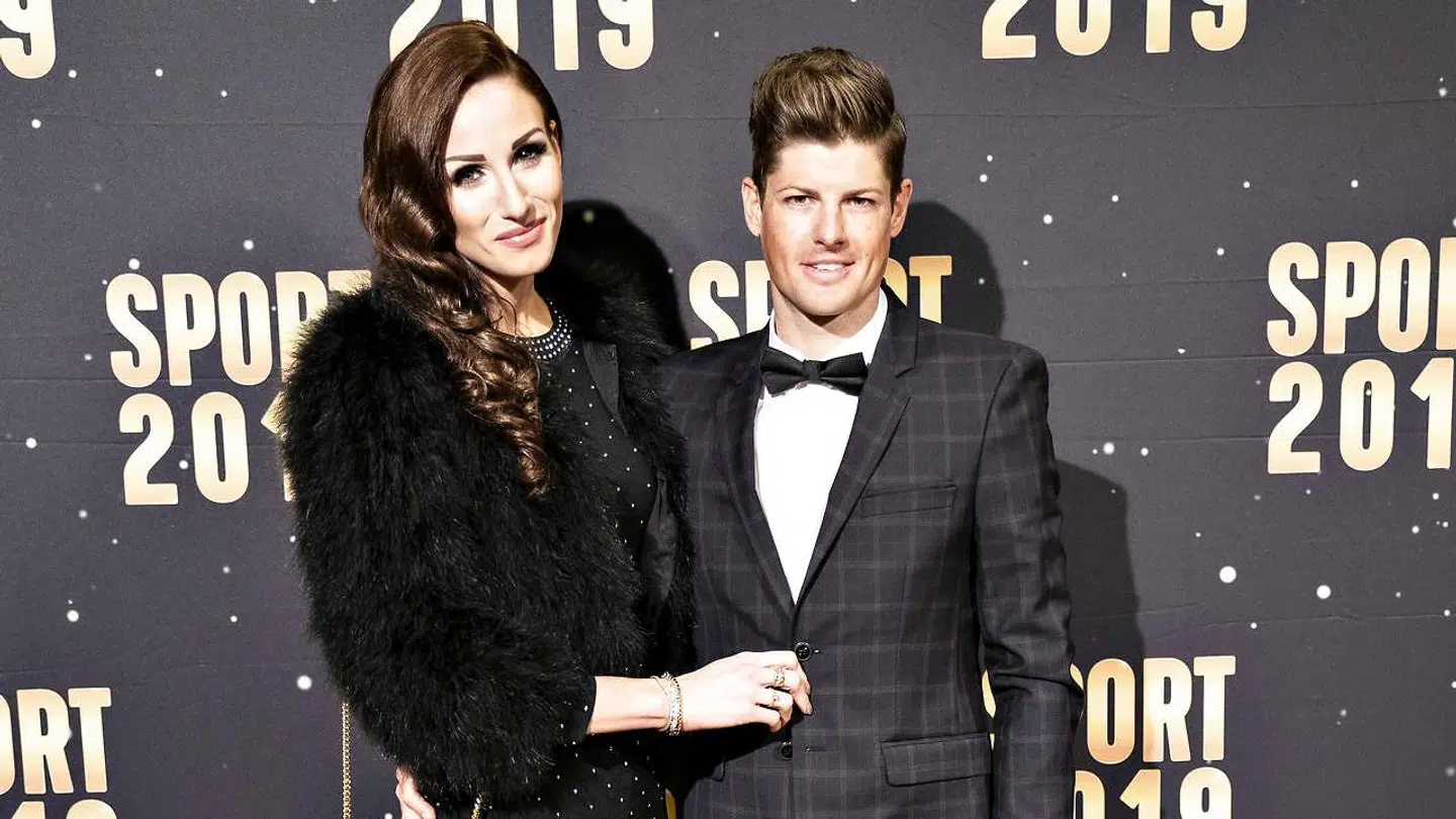 Jakob Fuglsang og fru Loulou ses her ved "den røde løber" før DR's Sport 2019 show i Jyske Bank Boxen i Herning.