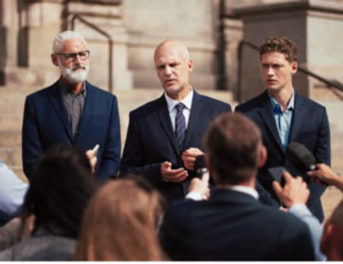 Her kan man se et billede, hvor jeg står som politikker sammen med Troels Lyby foran Christiansborg, og mere må jeg så ikke sige, foræller Jess Høeg. (Foto: Andreas Omnik)