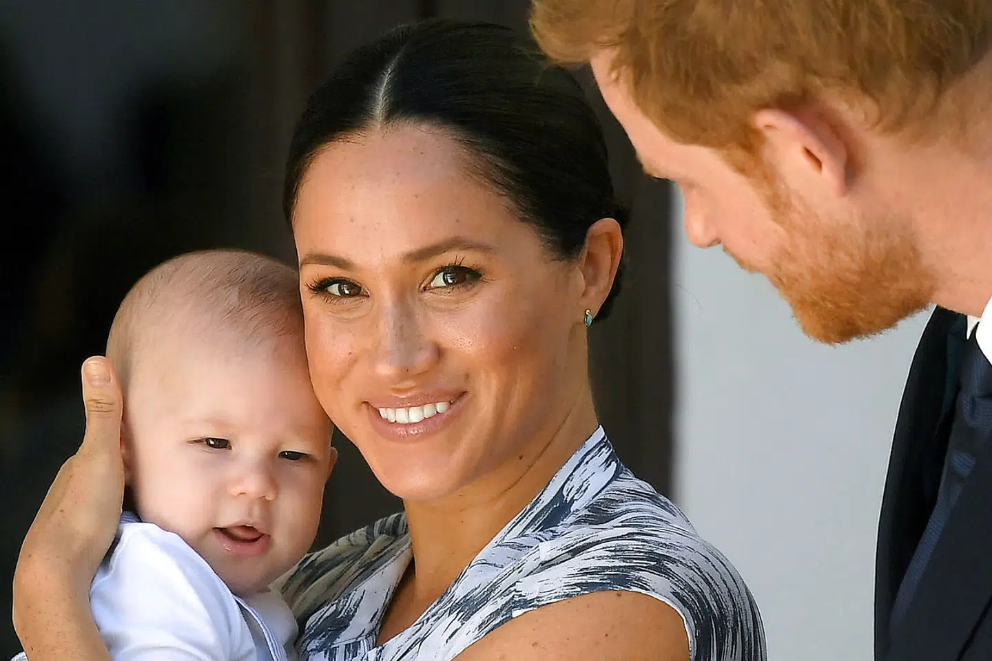 Meghan, Harry og deres lile søn Archie REUTERS/Toby Melville/File Photo