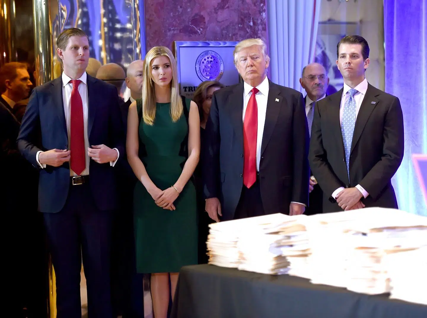 Donald Trump med sine tre ældste børn: Eric (t.v.), Ivanka og Donald Trump Jr. (t.h.), til pressekonferrence i Trump Tower i New York 11. januar 2017.