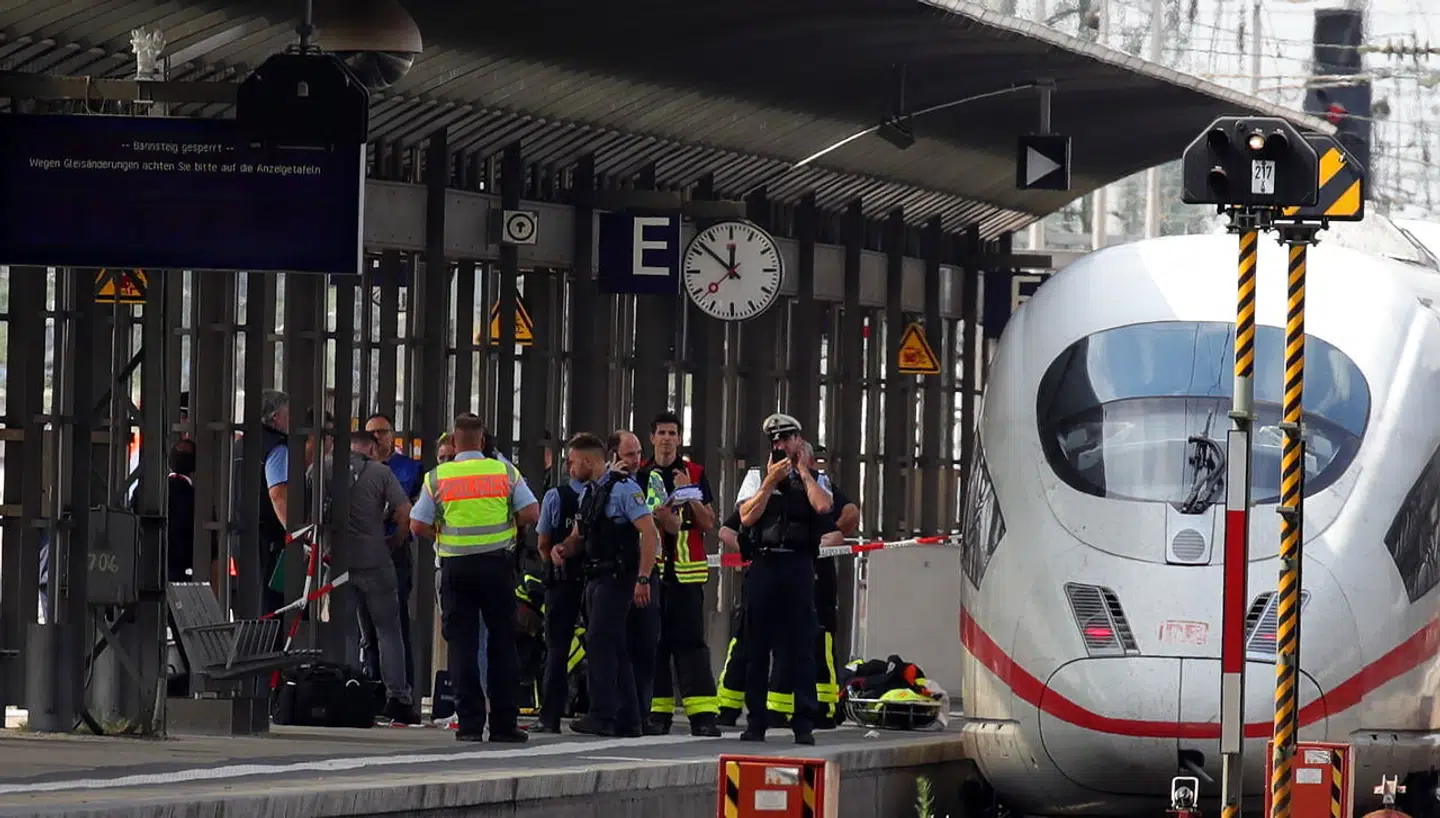 epa07747289 Police officers cordon off areas near the platforms at the main train station in Frankfurt am Main, Germany, 29 July 2019. Police say that a child has died after reportedly being pushed onto the tracks in front of a train. One person has been arrested. EPA/ARMANDO BABANI