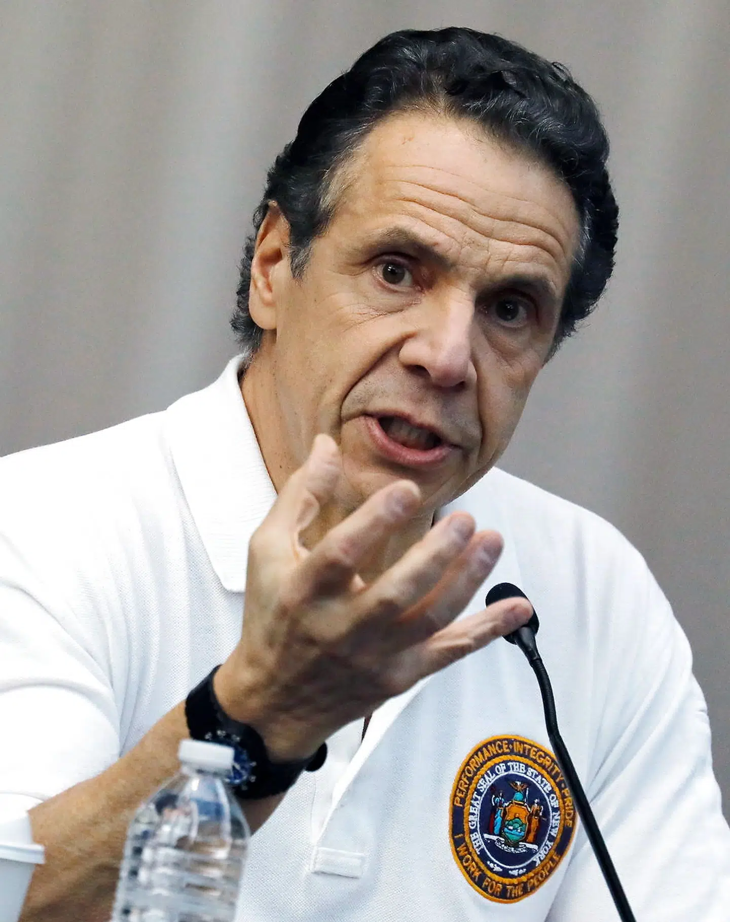 'Han er direkte og ærlig'. Sådan siger de amerikanske medier om New Yorks guvernør Andrew Cuomo.