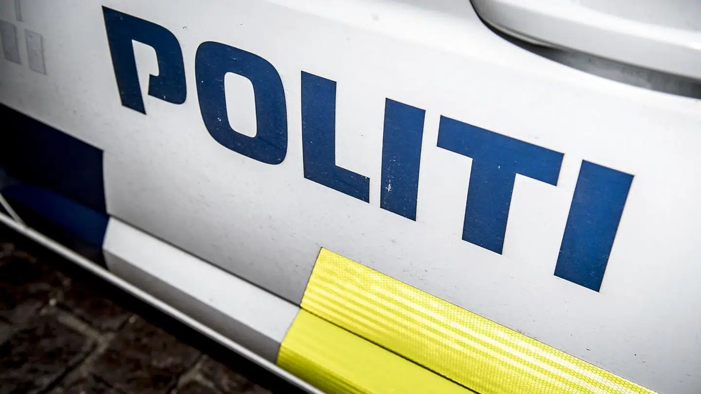 Tre anholdt for filmet voldtægt.