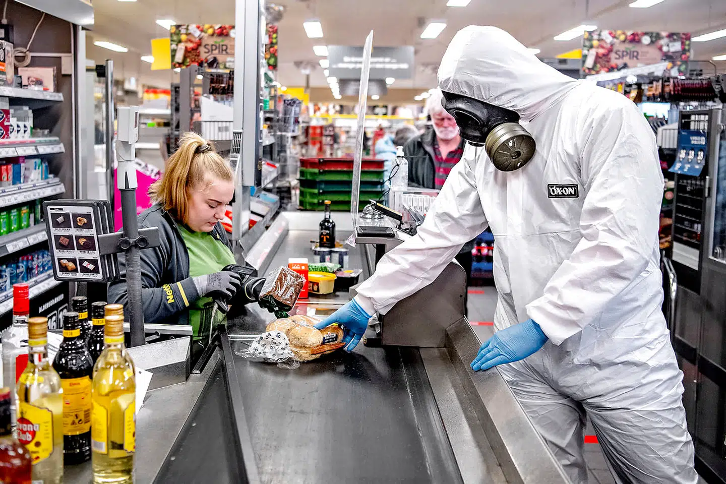 Ulrich Dethlef Húnfjörð Jørgensen fyldte allerede i februar sit reservelager for 2500 kroner. Nu handler han kun ugentlige nødvendigheder.