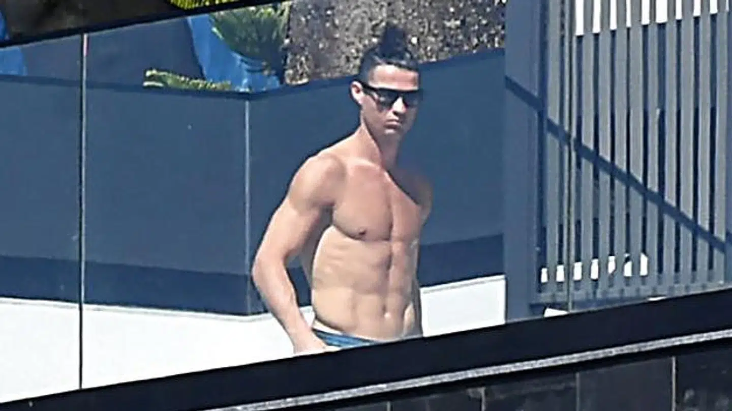 Cristiano Ronaldo på balkonen.