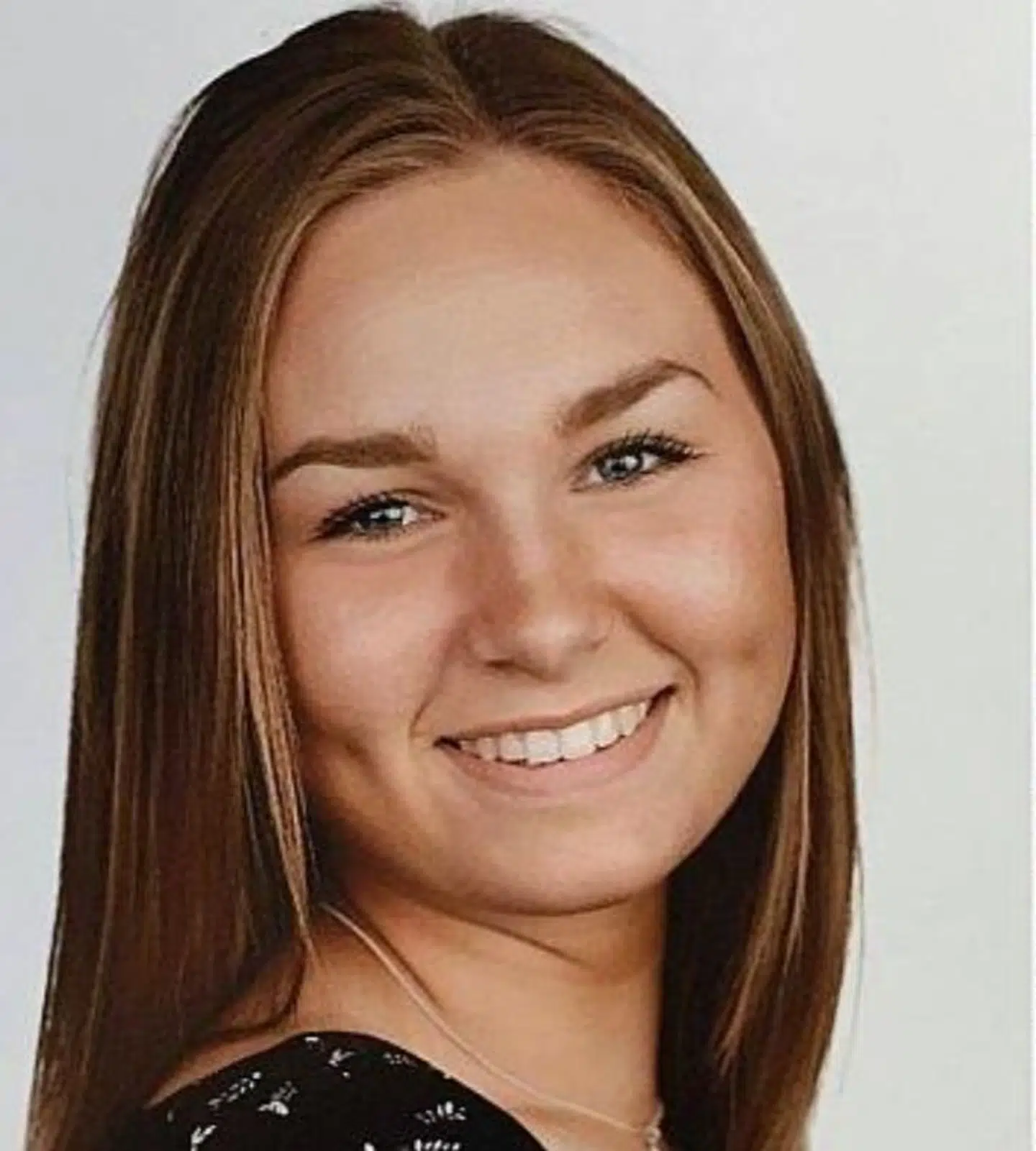 21-årige Sofie Jansen finder det ærgerligt, at de unge mennesker mødes og fester, når anbefalingerne går på det stik modsatte.