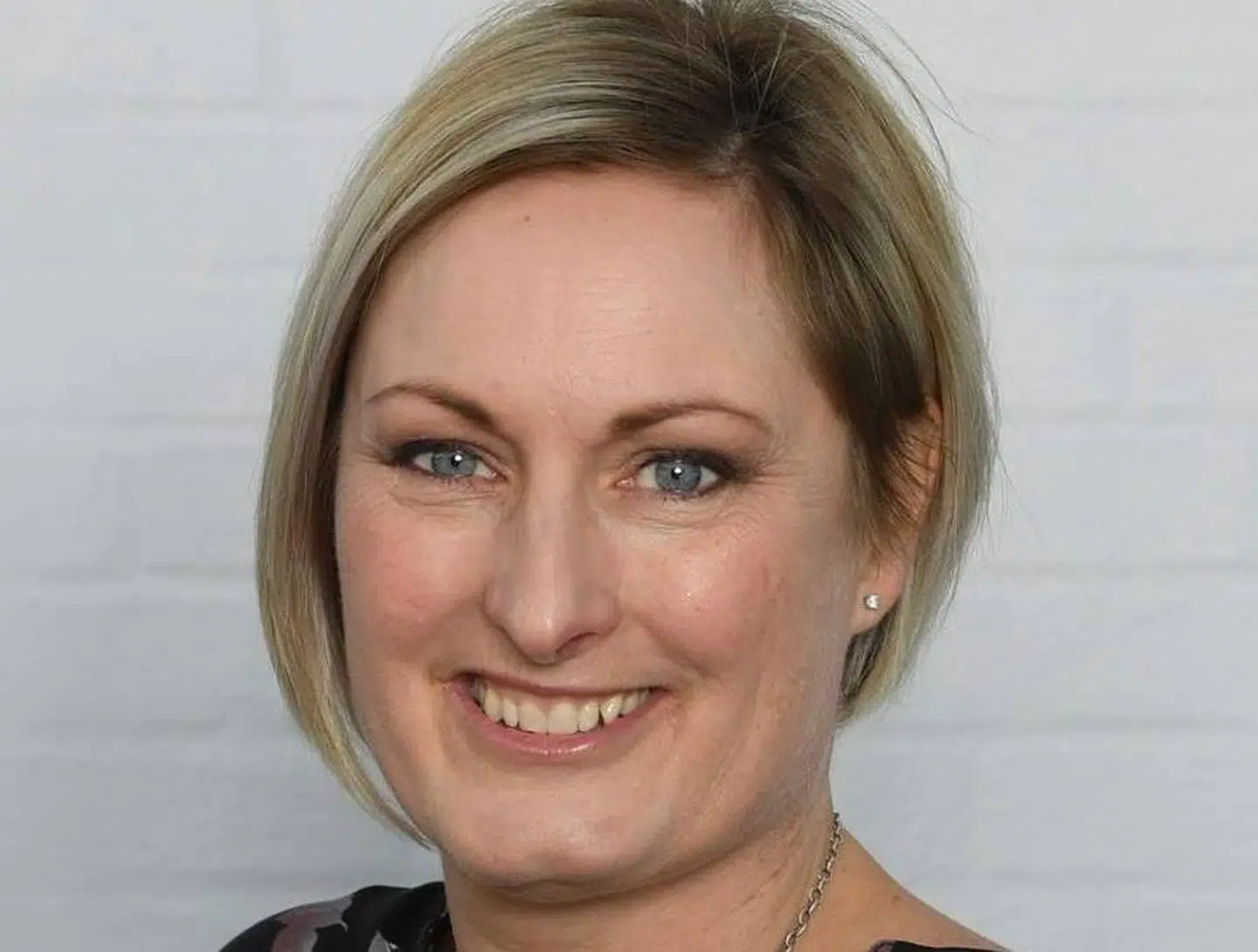 Frisør Lotte Thorsøe har ikke tænkt sig at bruge muligheden for at tage ud til kunder og klippe dem.