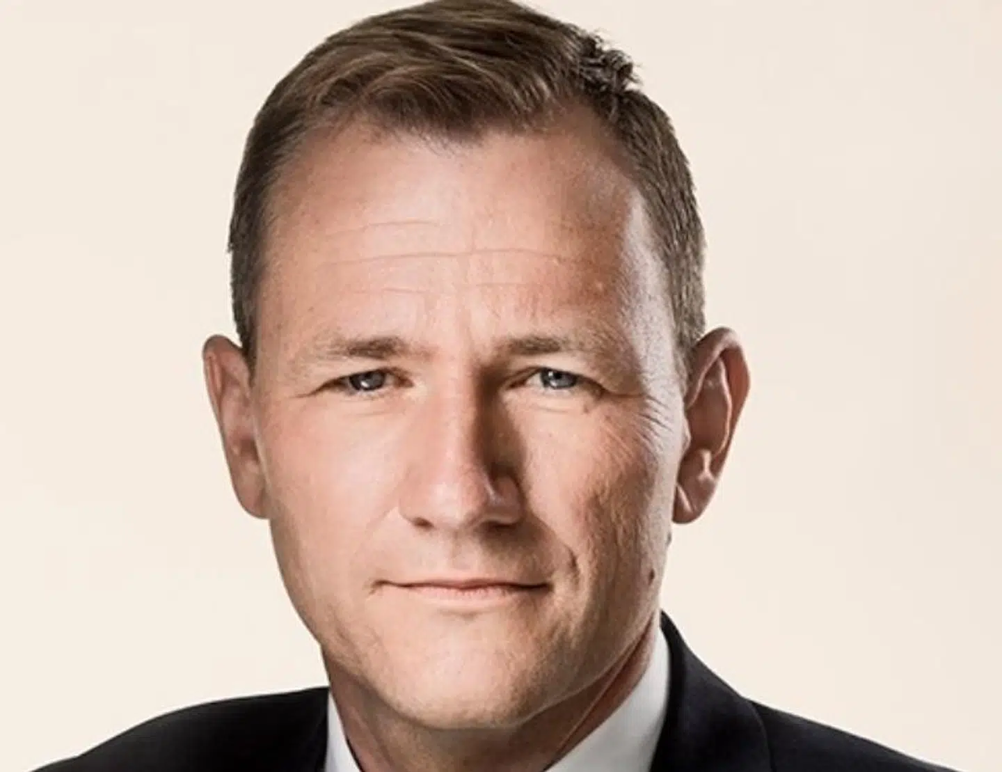 Skohandler og folketingsmedlem Niels Flemming Hansen har hørt om adskillige tilfælde af kunder, som har overfuset personalet i butikkerne i gågaden i Vejle.