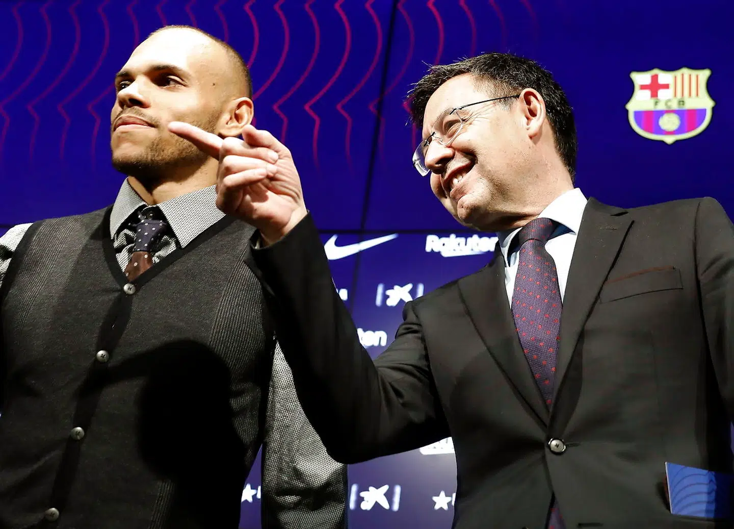 Martin Braithwaite med Barcelona-præsident Josep Maria Bartomeu.