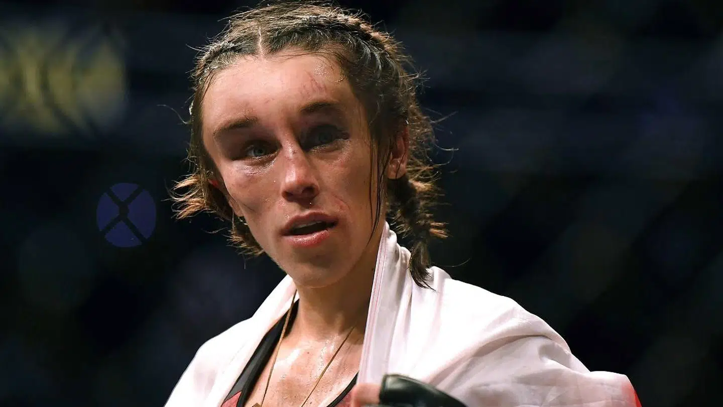 Joanna Jedrzejczyk umiddelbart efter kampen.