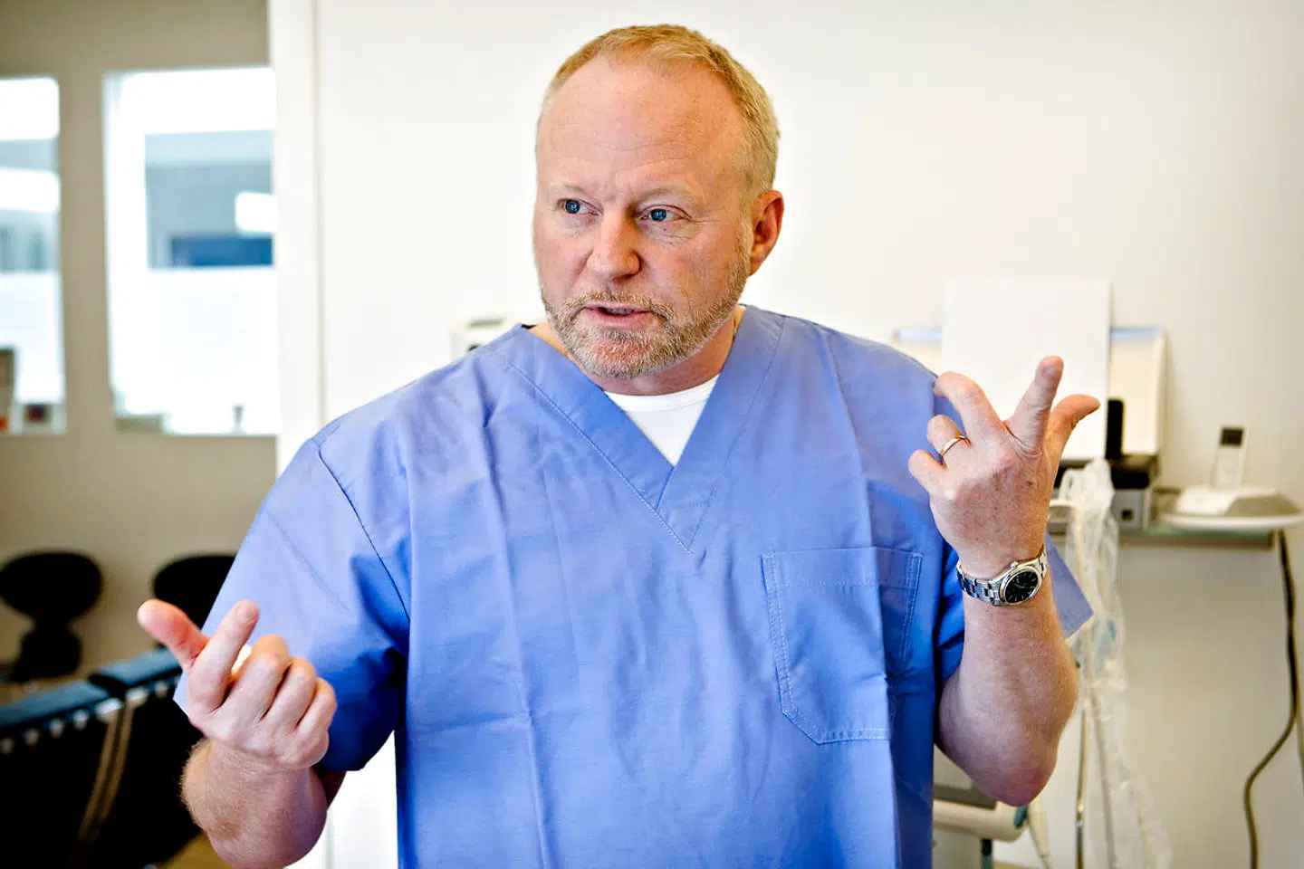 Speciallæge Stig Ekkert vil gerne behandle coronapatienter med malariamidlet klorokin. Han mener, at erfaringer fra Kina og Frankrig er lovende.