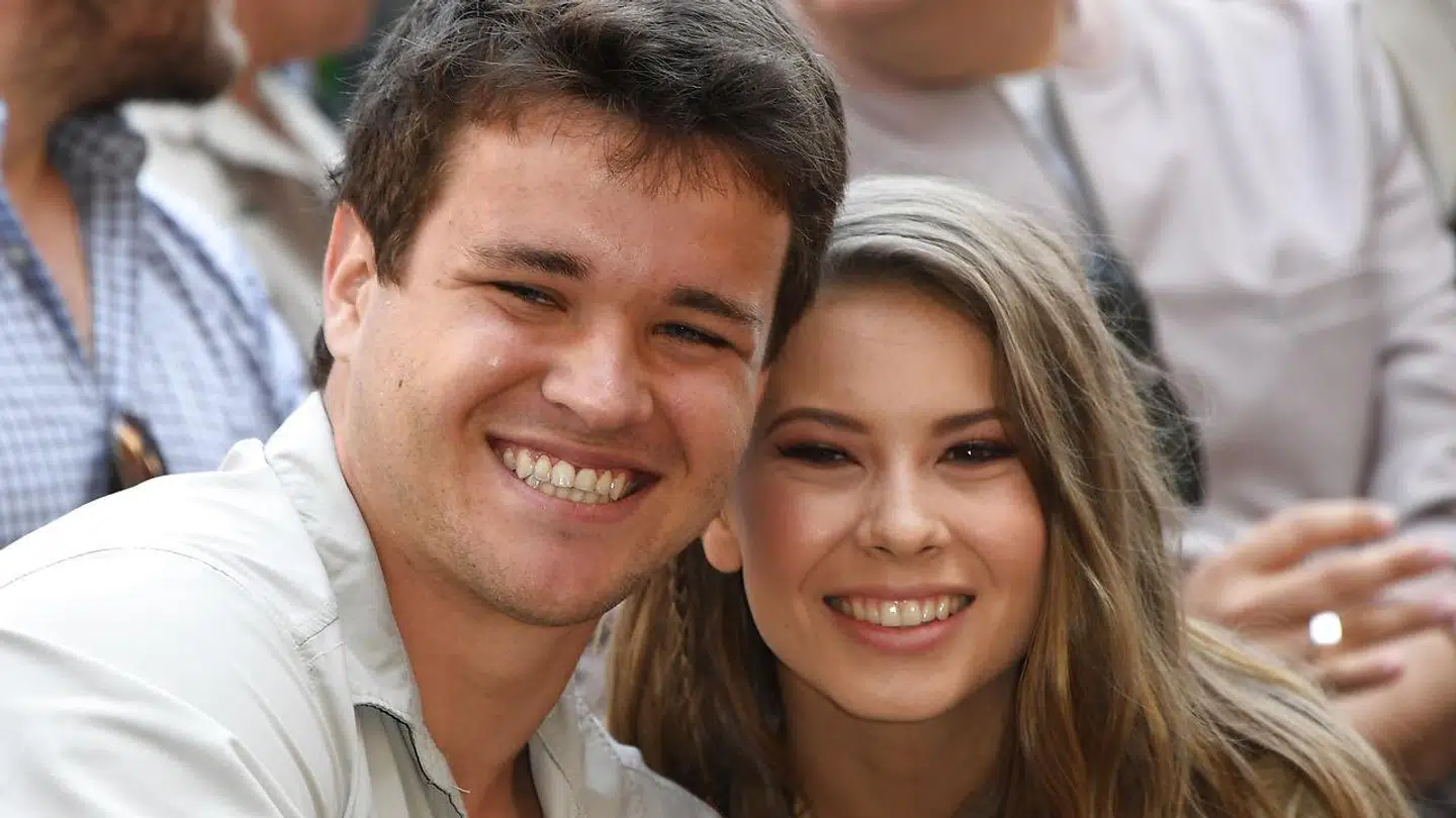 Her ses Bindi Irwin sammen med Chandler Powell, som hun nu kan kalde sin ægtemand.