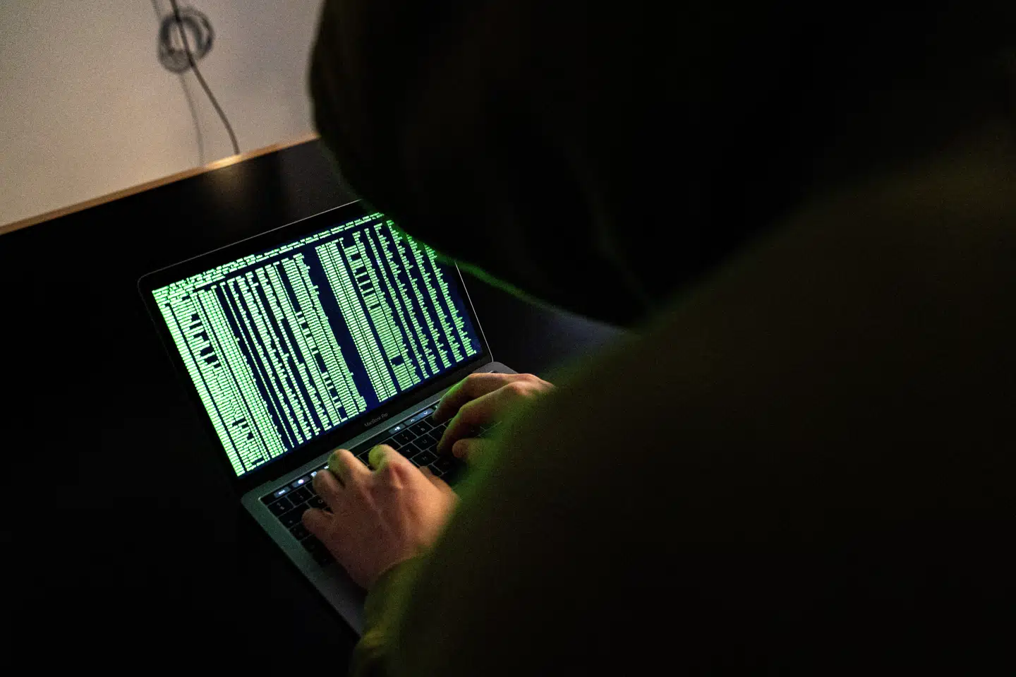 En mand på Amager er blevet anholdt og sigtet for databedrageri. Ifølge politiet oprettede han en falsk hjemmeside, hvor han tilbød levering af håndsprit på 3-5 dage. (Arkivfoto). Ida Guldbæk Arentsen/Ritzau Scanpix