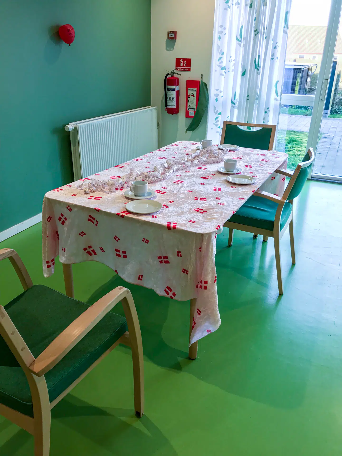 Anny og Wagner blev fejret med sang og morgenbrød - dog med fysisk afstand.