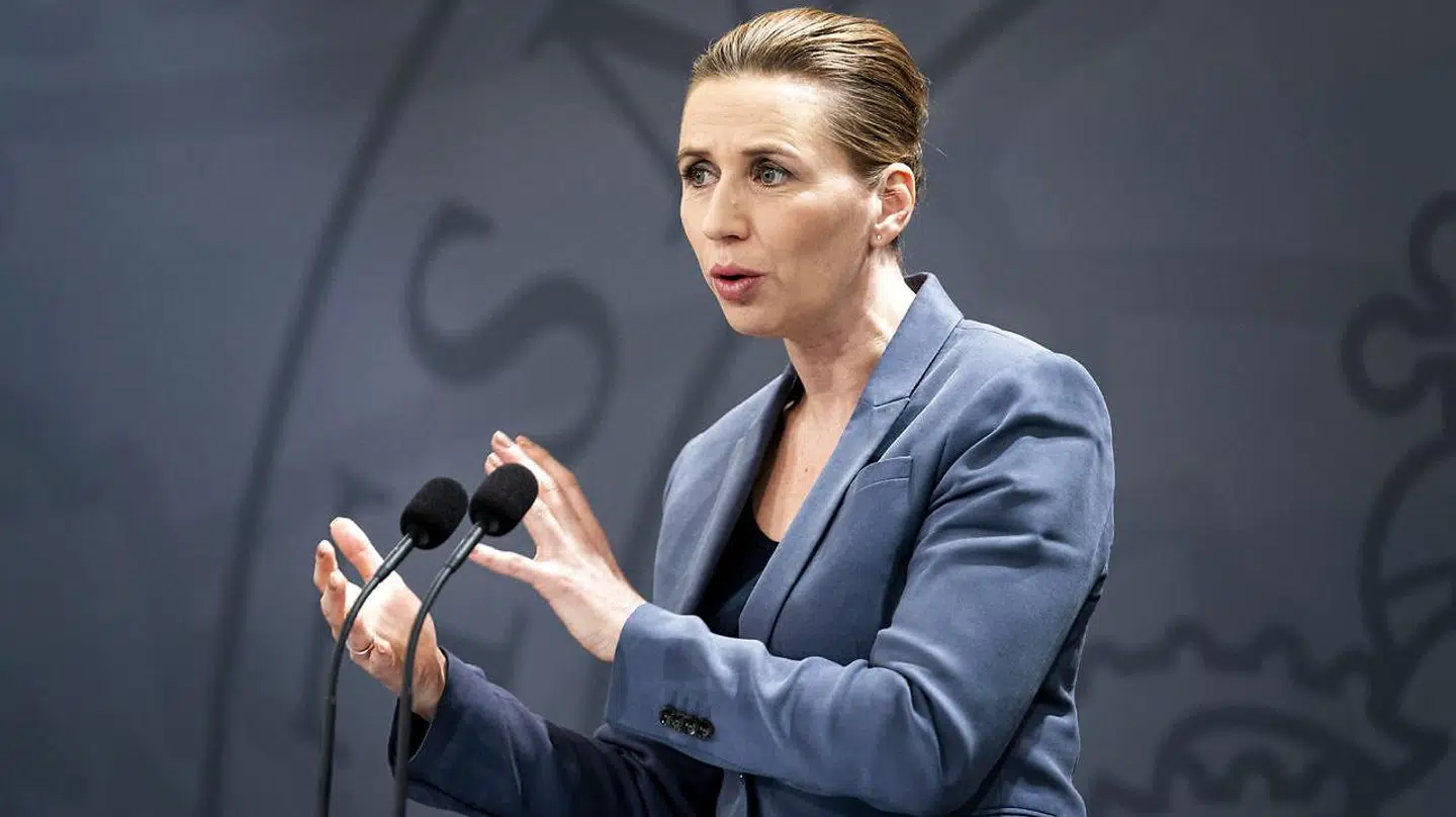 Statsminister Mette Frederiksen (S) bad mandag virksomheder om at holde igen med fyringer.