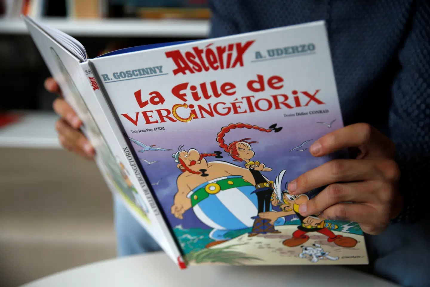 Det nyeste Asterix-album, der på dansk har titlen Vercingetorix' datter, er nummer 38 i den serie, der blev skabt af illustrator Albert Uderzo og forfatter Rene Goscinny. Pascal Rossignol/Reuters