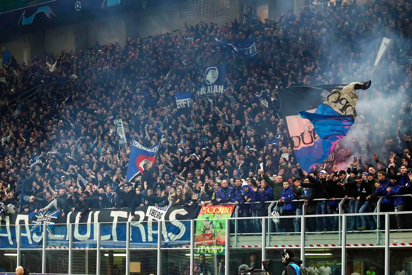 Der var masser af tilskuere fra bergamo på tribunen 19. februar i Milano.