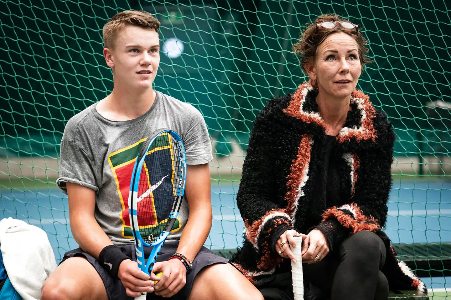 Holger Rune sammen med sin mor og manager, Aneke Rune.