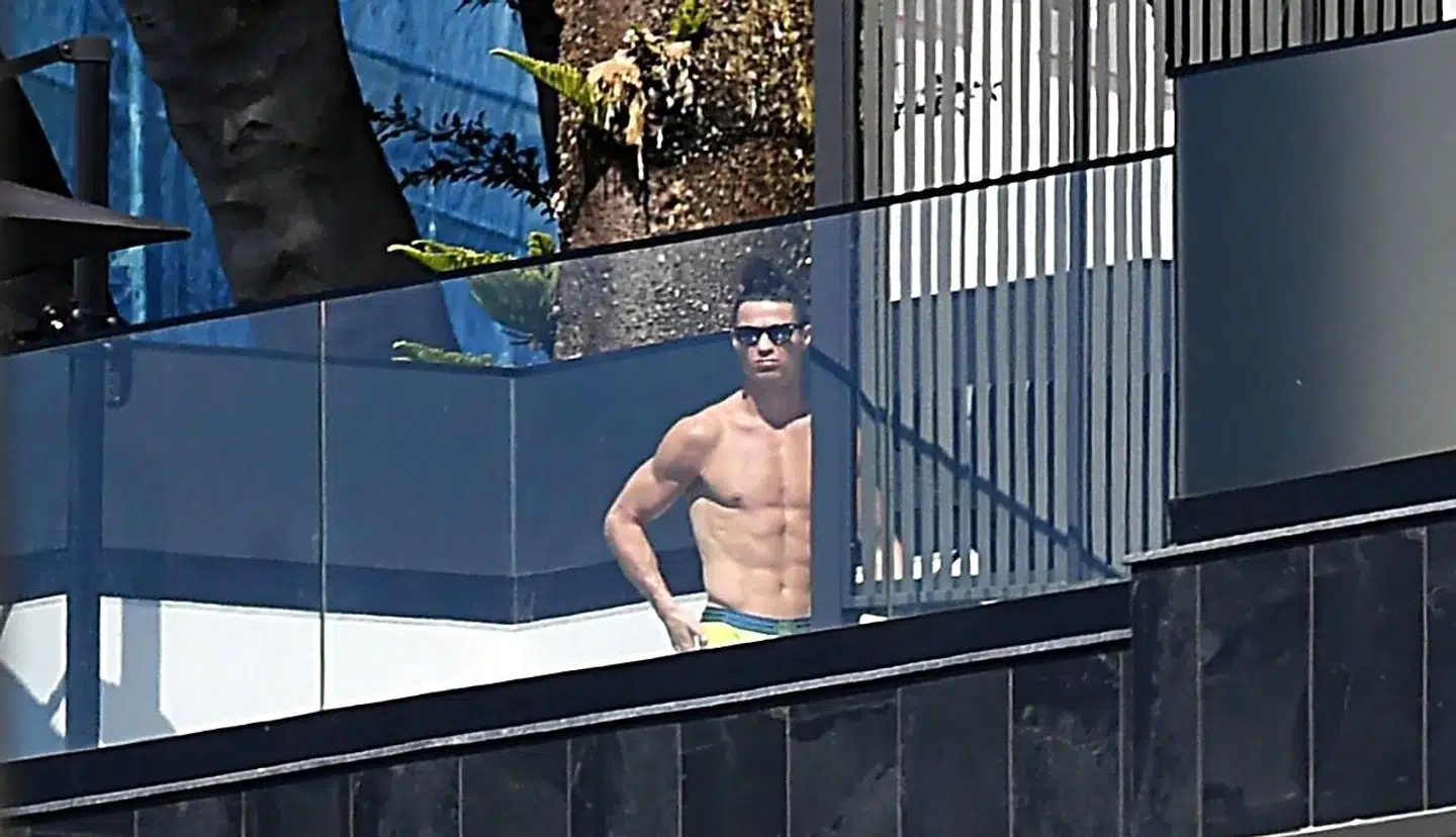 Cristiano Ronaldo opholder sig i øjeblikket i selvvalgt isolation i hjemmet på Madeira.