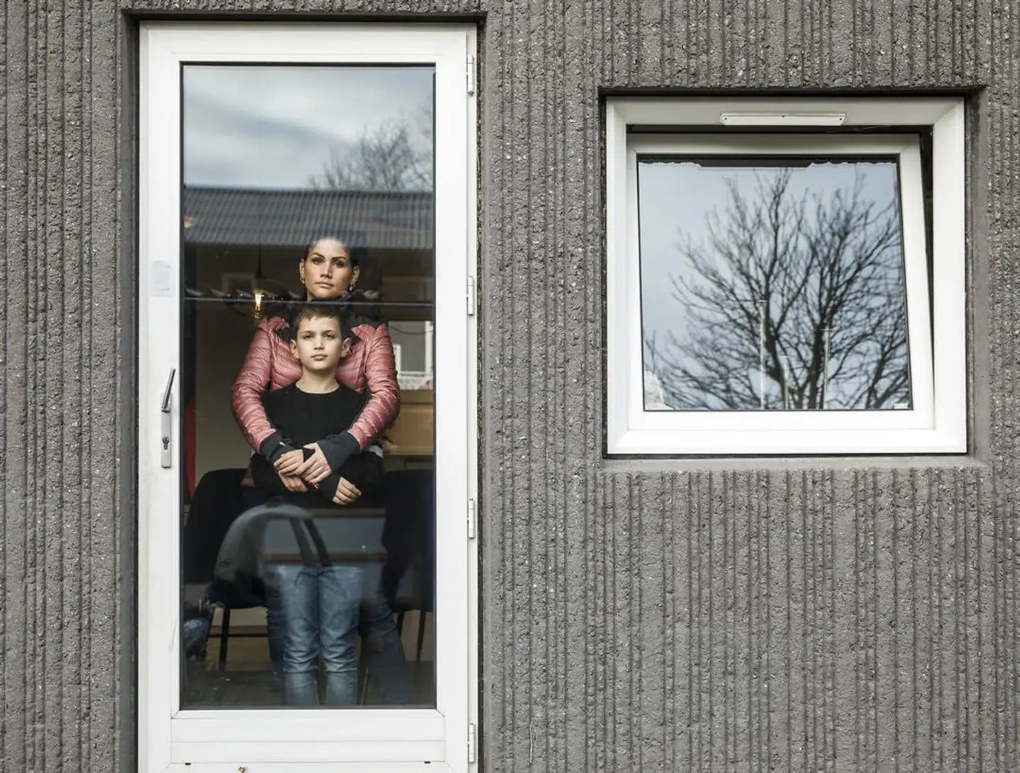 34-årige Jenni Carlend med sin søn, 9-årige Marco. De har begge været i karantæne i Herlev.