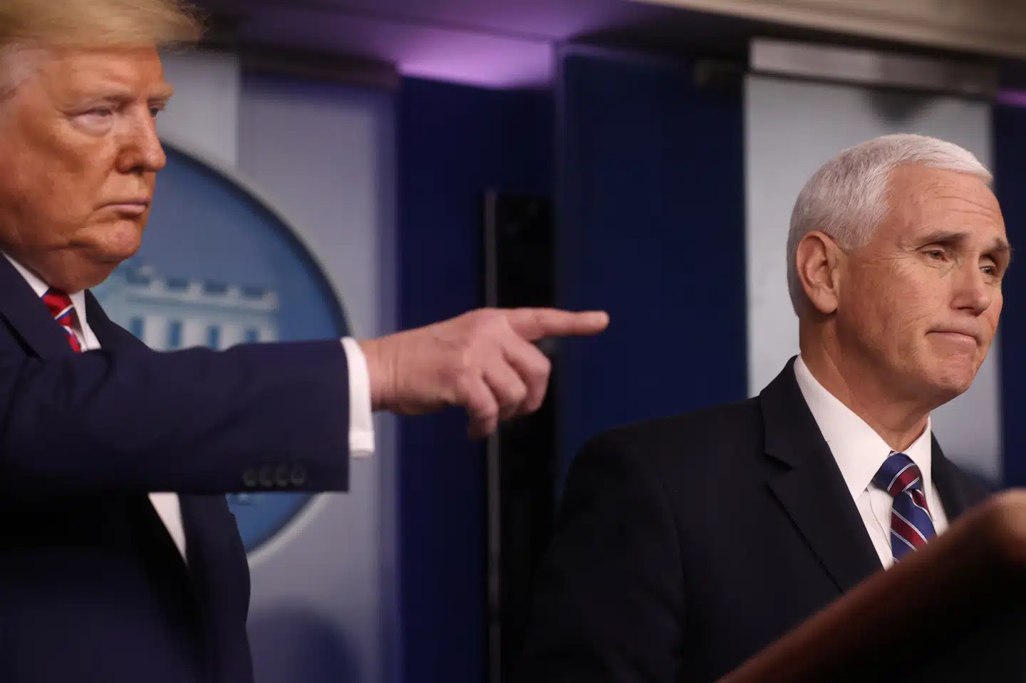 Under et pressemøde i Det Hvide Hus fredag gav præsident Donald Trump en journalist et møgfald. Jonathan Ernst/Reuters