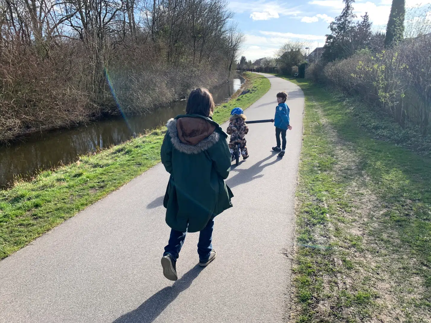 Det øger arbejdsmoralen en anelse, hvis man kan komme udenfor på et tidspunkt. Undgå dine smittebærende medborgere!