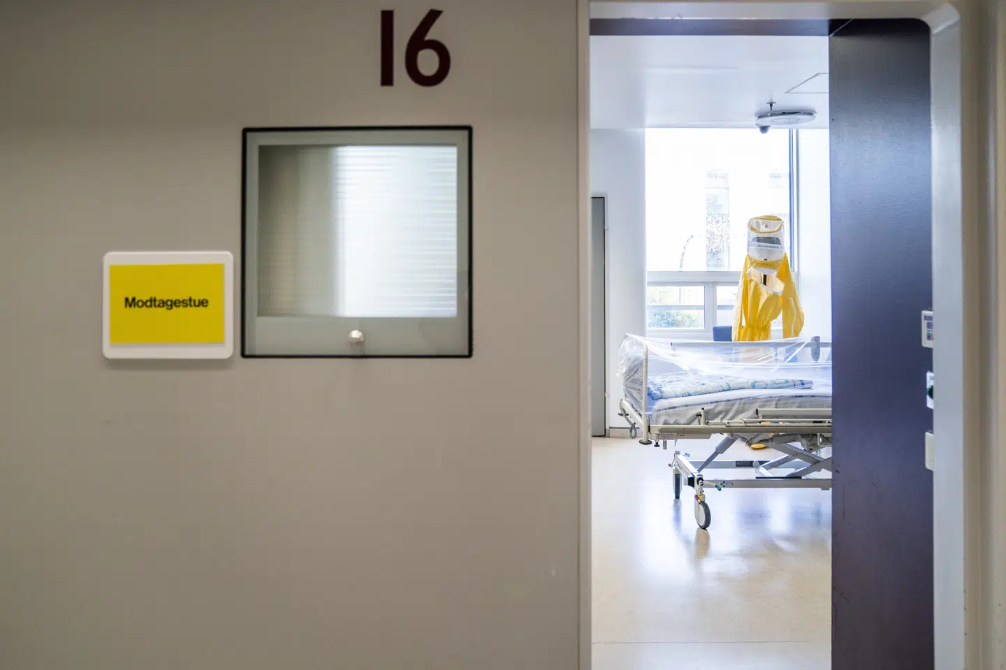 Overlægeforeningen mener, at det skaber forvirring og smittefare, at sygehuse fortsætter med at behandle ikkeakutte patienter, skriver Politiken (Arkivfoto) Ida Marie Odgaard/Ritzau Scanpix