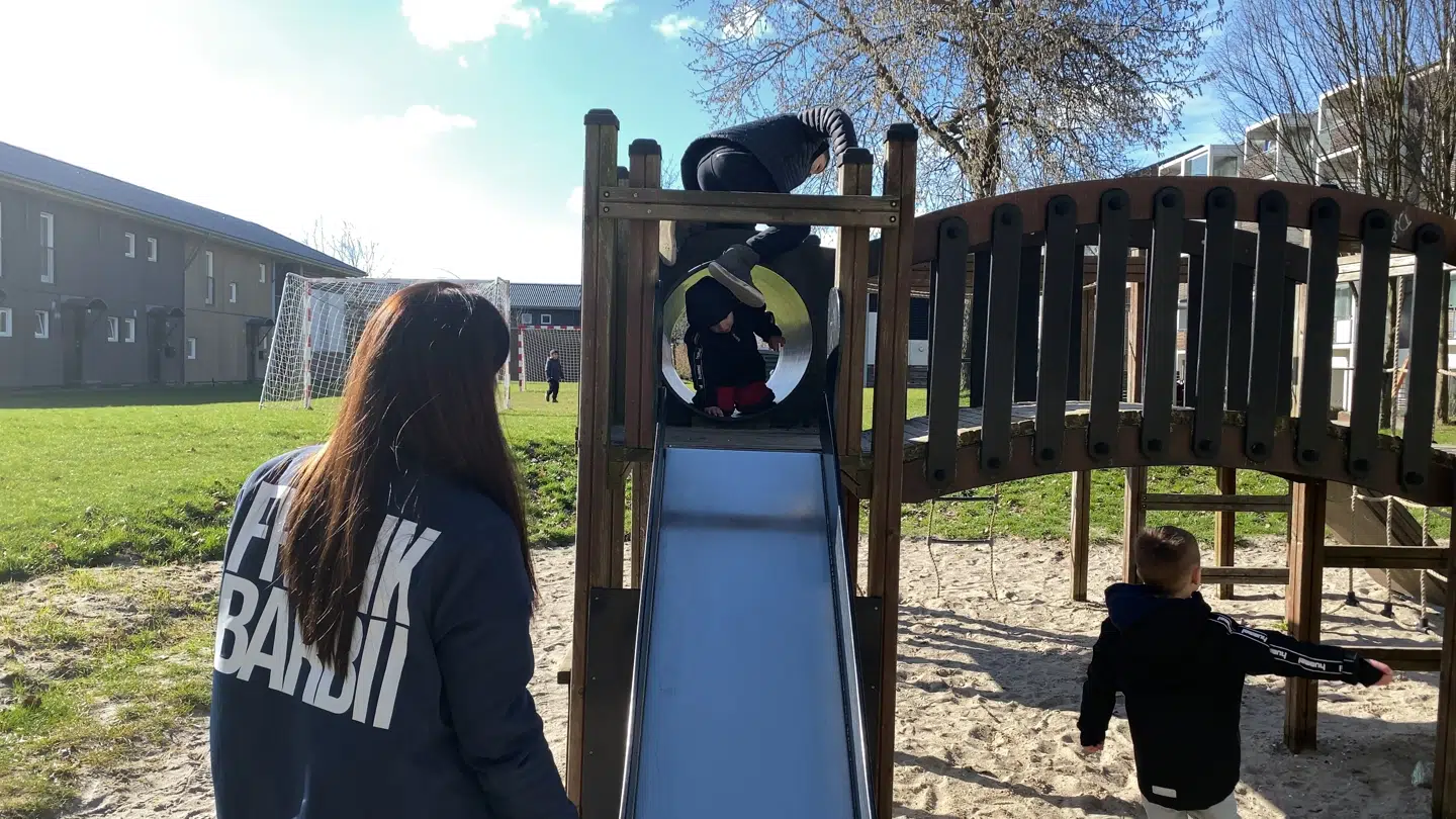 Jenni Carlend har været i isolation i otte dage, hvor hun kun har været sammen med en af sine tre drenge.