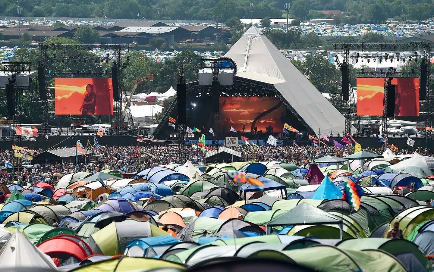 Glastonburys pyramide-scene.
