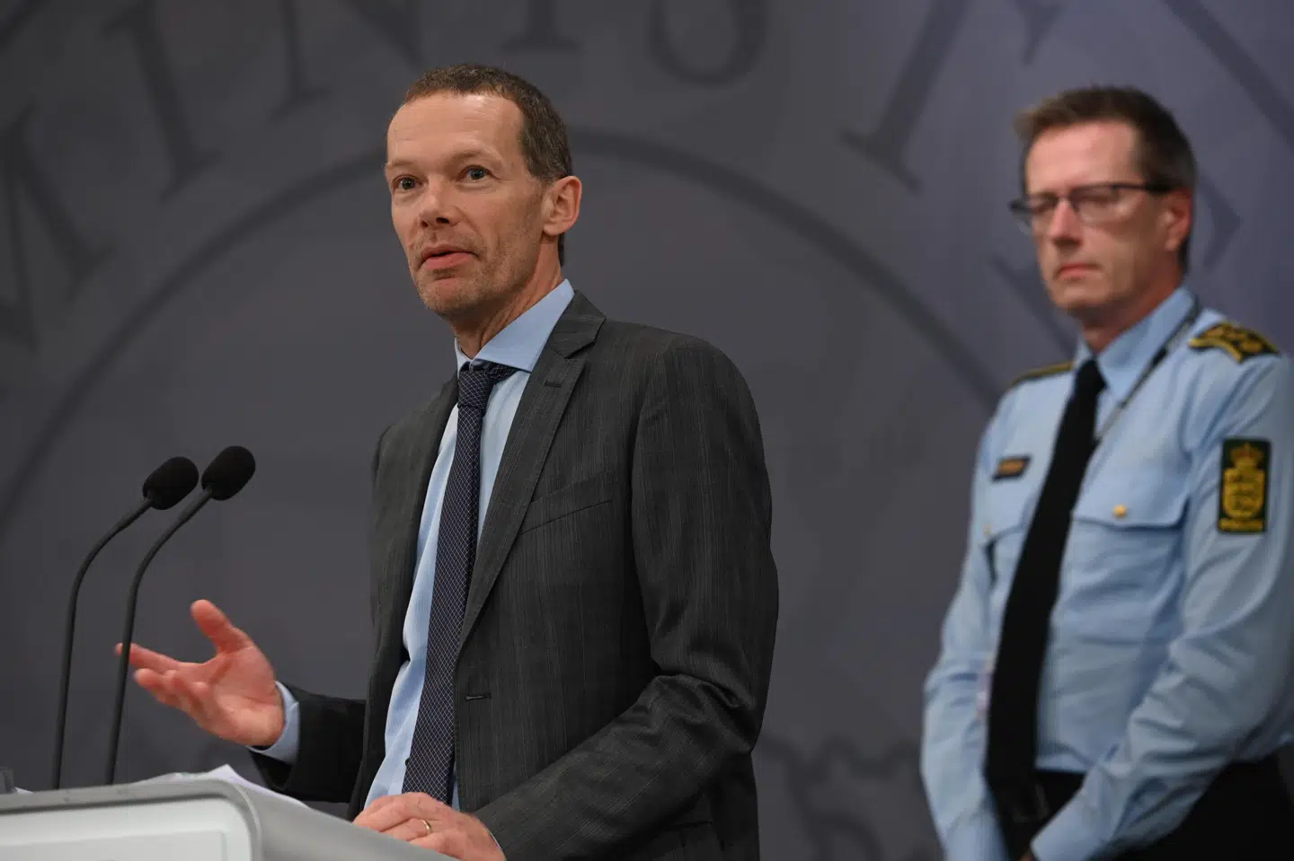 Erik Brøgger Rasmussen, der er direktør for Organisation og Borgerservice i Udenrigsministeriet, fortæller, at andre lande lukker sine grænser så hurtigt, at det ikke er sikkert, at alle danskerne når at rejse hjem. Philip Davali/Ritzau Scanpix