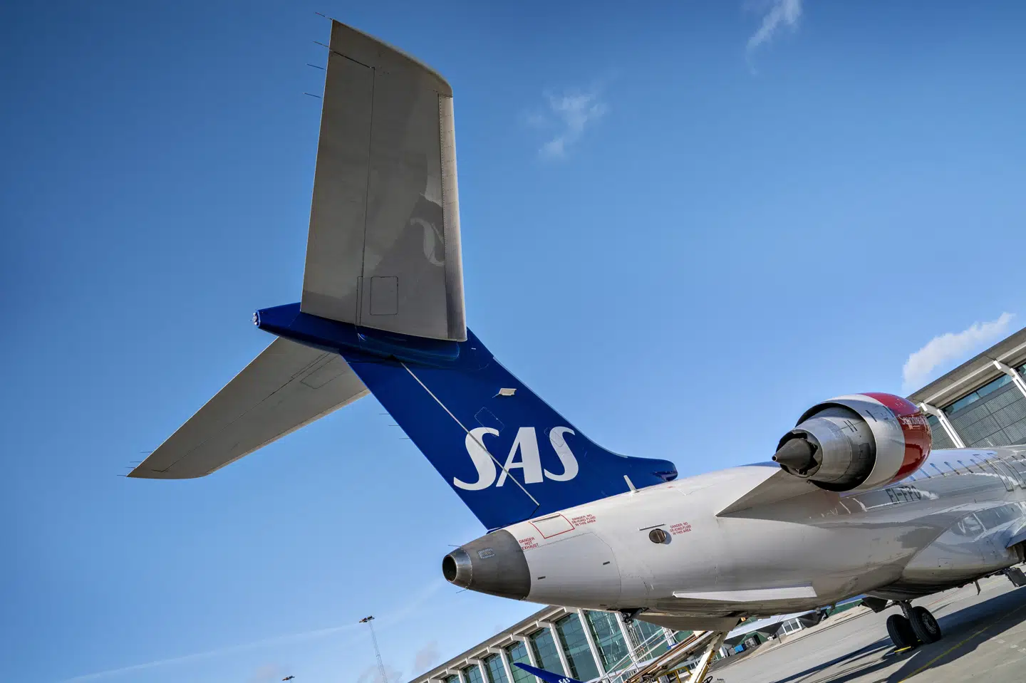 Den danske og svenske stat stiller garanti for tre milliarder svenske kroner - svarende til to milliarder danske kroner - bag luftfartsselskabet SAS, der lider under tiltagene for at inddæmme spredningen af coronavirus. (Arkivfoto) Henning Bagger/Ritzau Scanpix