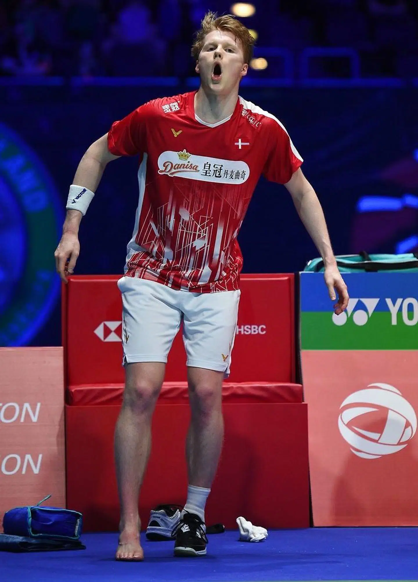 Så ondt havde Anders Antonsen, efter han i All England-semifinalen mod Chou Tien Chen var vrikket om på sin højre fod.