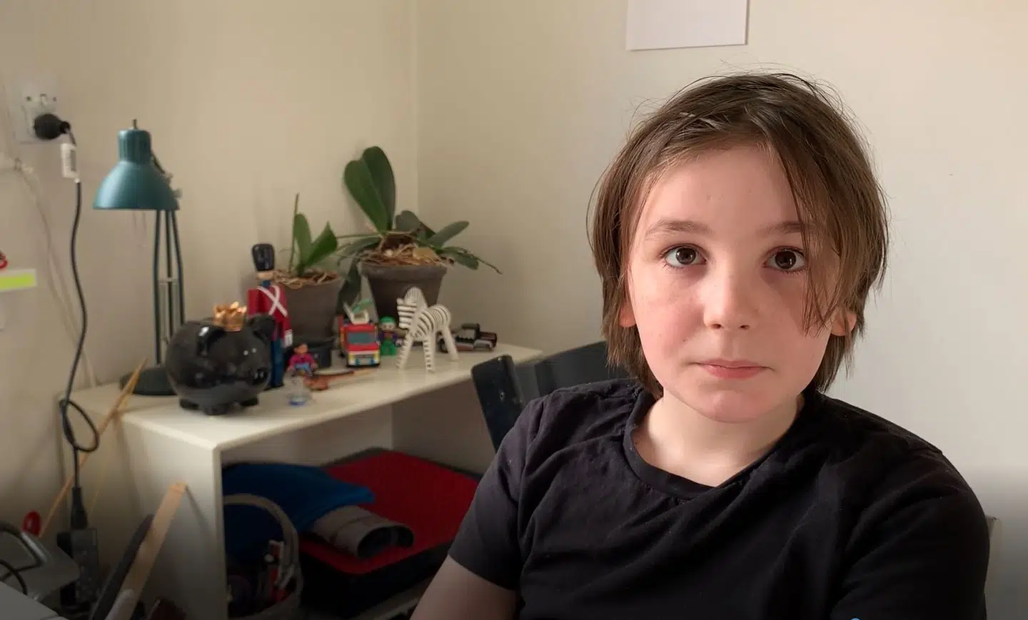 Marius på 12 år har sin første hjemmeskoledag. Det er ikke så nemt, som man skulle tro.