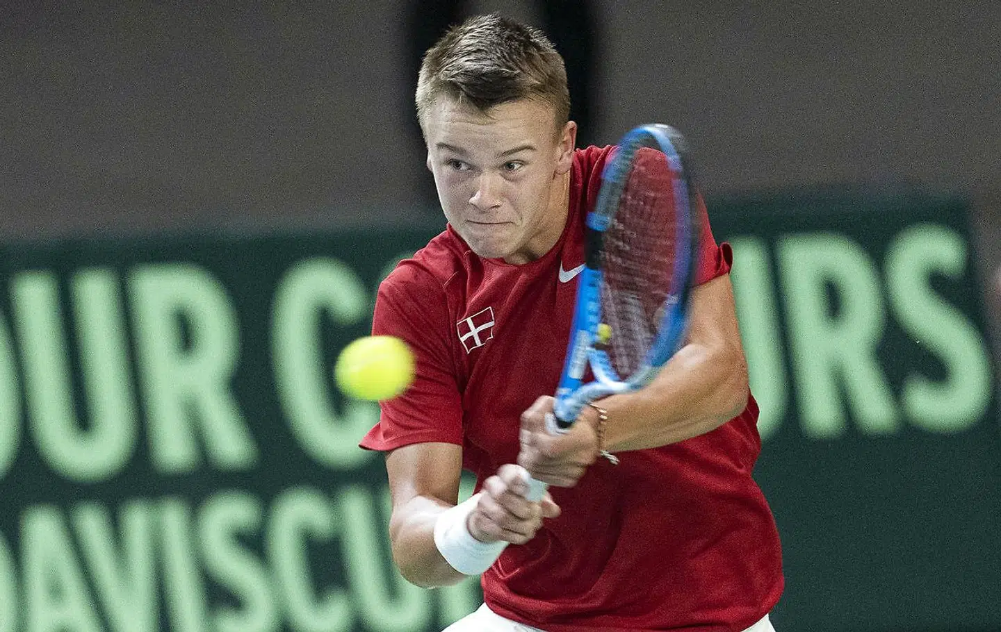 Holger Rune under Davis Cup-kampen mod Puerto Rico.