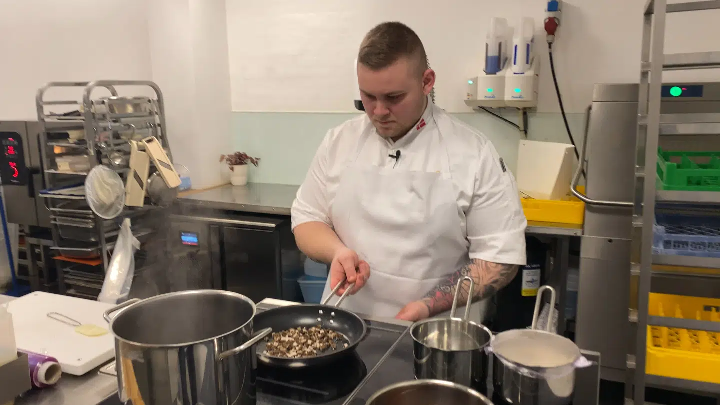 Så længe Sebastian træner op til Bocuse D'or, er der ikke noget, der hedder barnedåbe, fødselsdage og aftaler med venner.