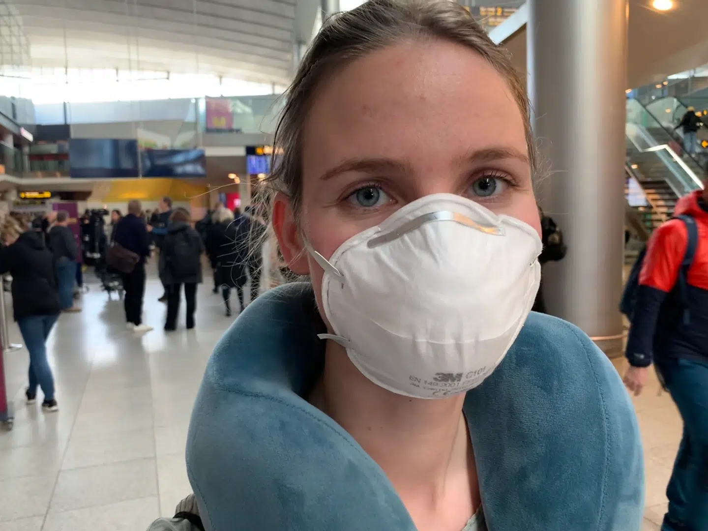Emilie Cebula på 25 år er rejst hjem fra Barcelona på grund af gårsdagens udvikling.