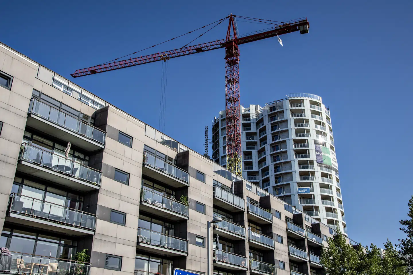 Ansatte i byggeriet kan nu sendes hjem uden løn. Det fremgår af en aftale mellem byggeriets arbejdsgivere og fagforbundet 3F. Aftalen skal sikre, at de ansatte fortsat har et job, når coronakrisen er overstået. (Arkivfoto) Henning Bagger/Ritzau Scanpix