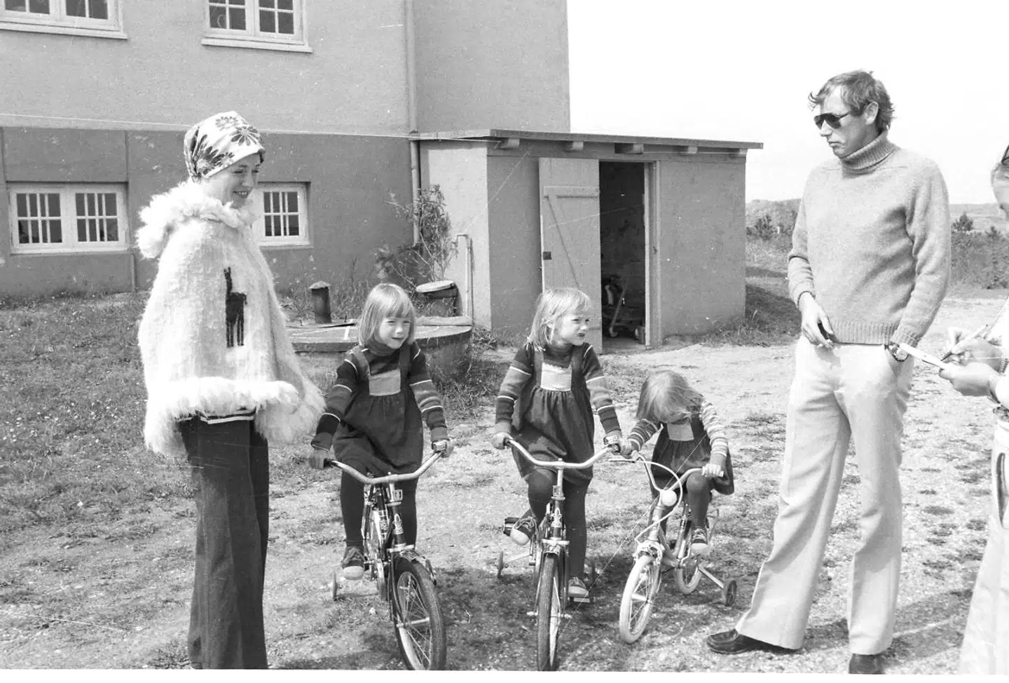 Grev Christian og grevinde Anne Dorte med tvillingedøtrene Josephine og Camilla samt lillesøster komtesse Feodora.