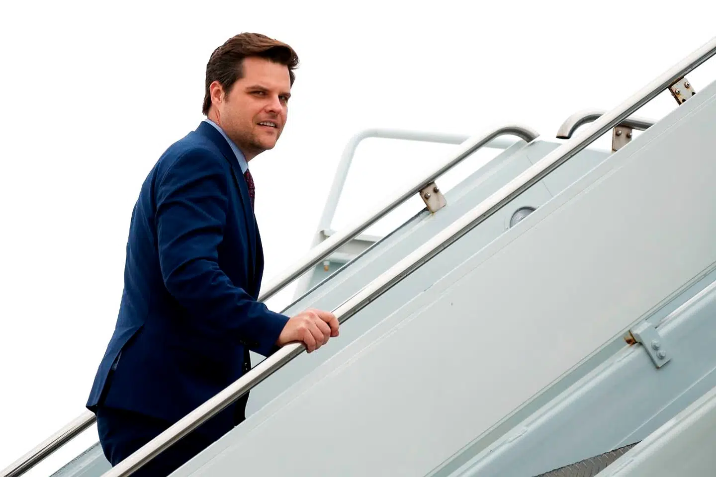 Her er Matt Gaetz på vej ombord i Air Force One, hvor præsident Donald Trump venter. Nu frygter Gaetz, at han allerede her var smittet med Coronavirus.