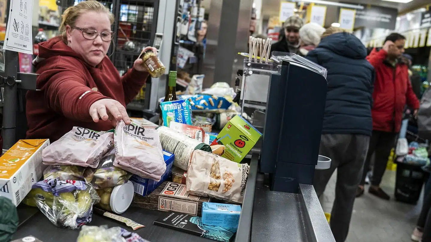 Folk på storindkøb i Netto på hjørnet af Ebertsgade og Amagerbrogade i København. Danskerne hamstrer efter Statsminister Mette Frederiksens Pressemøde i Statsministeriet om COVID-19 i Danmark onsdag den 11. marts 2020.