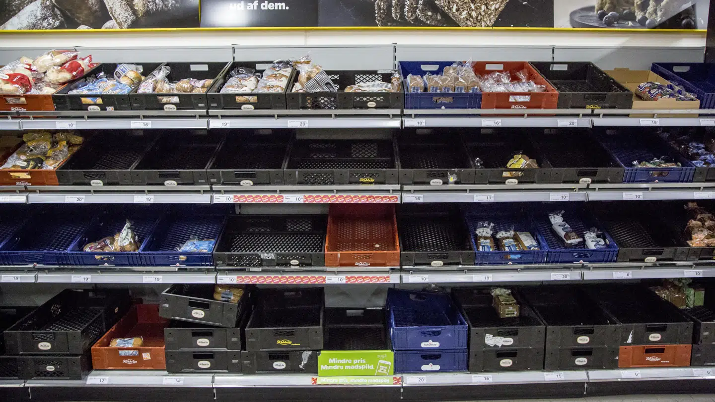 Folk er på indkøb og der er tomme hylder i Netto i Ringsted efter statsministerens pressemøde omkring COVID-19, onsdag den 11. marts 2020.