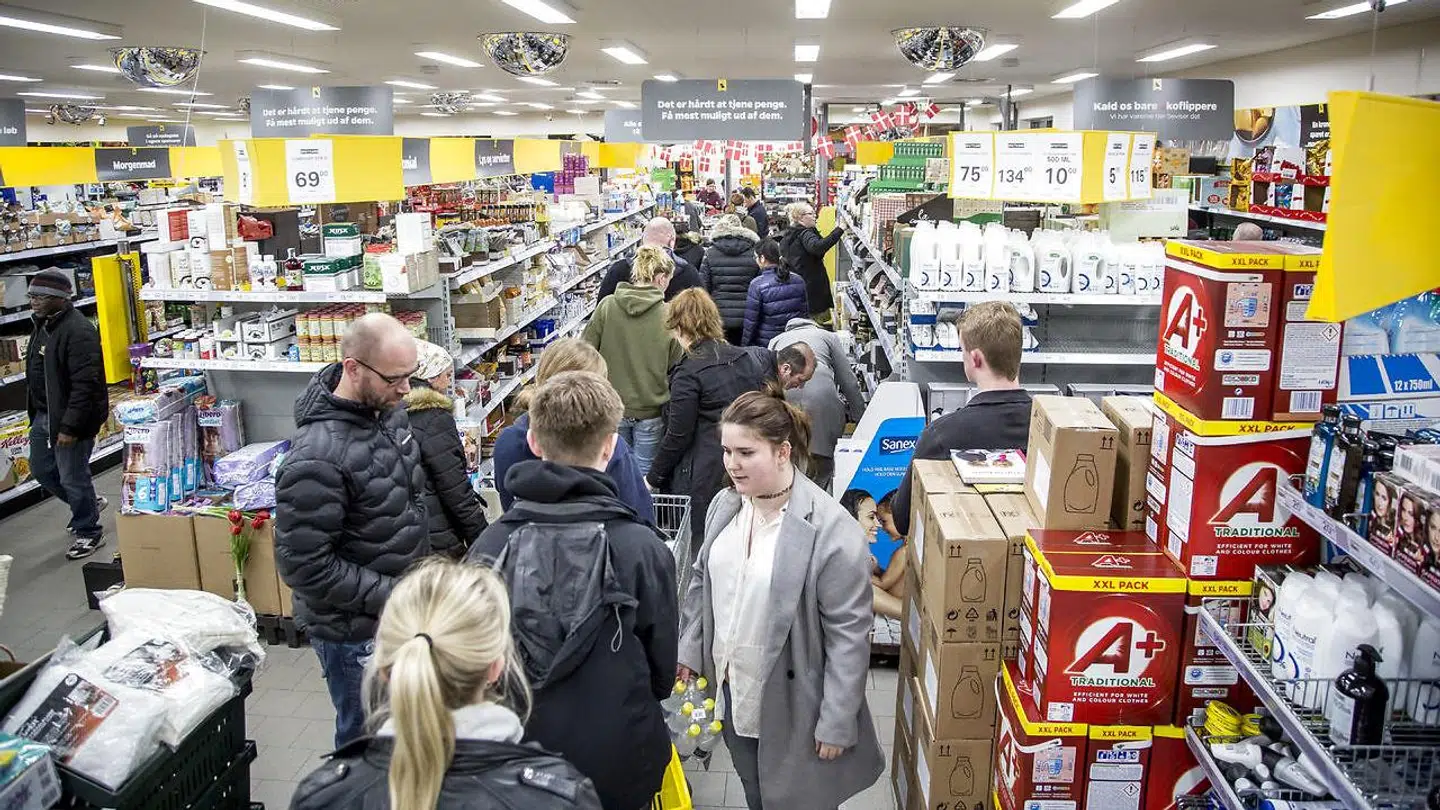 Folk er på indkøb og der er tomme hylder i Netto i Ringsted efter statsministerens pressemøde, onsdag den 11. marts 2020.