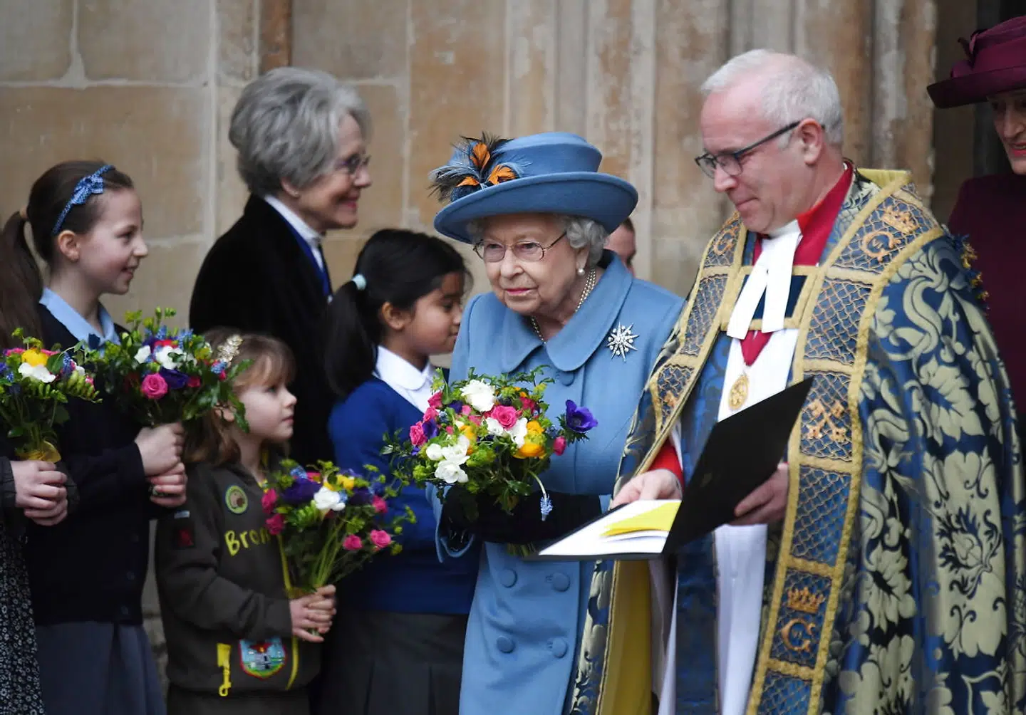 Storbritanniens gamle monark - dronning Elizabeth - er tilsyneladende ikke bange for sig. Hun insiterer angiveligt på at passe sine royale pligter uagtet, at coronavirussen er kommet til landet.