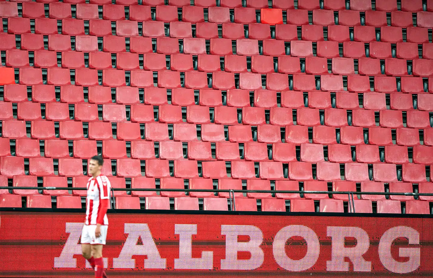 Tomme tribuner i Aalborg på grund af frygten for coronavirus i søndagens Superliga-kamp mellem AaB og Lyngby BK.