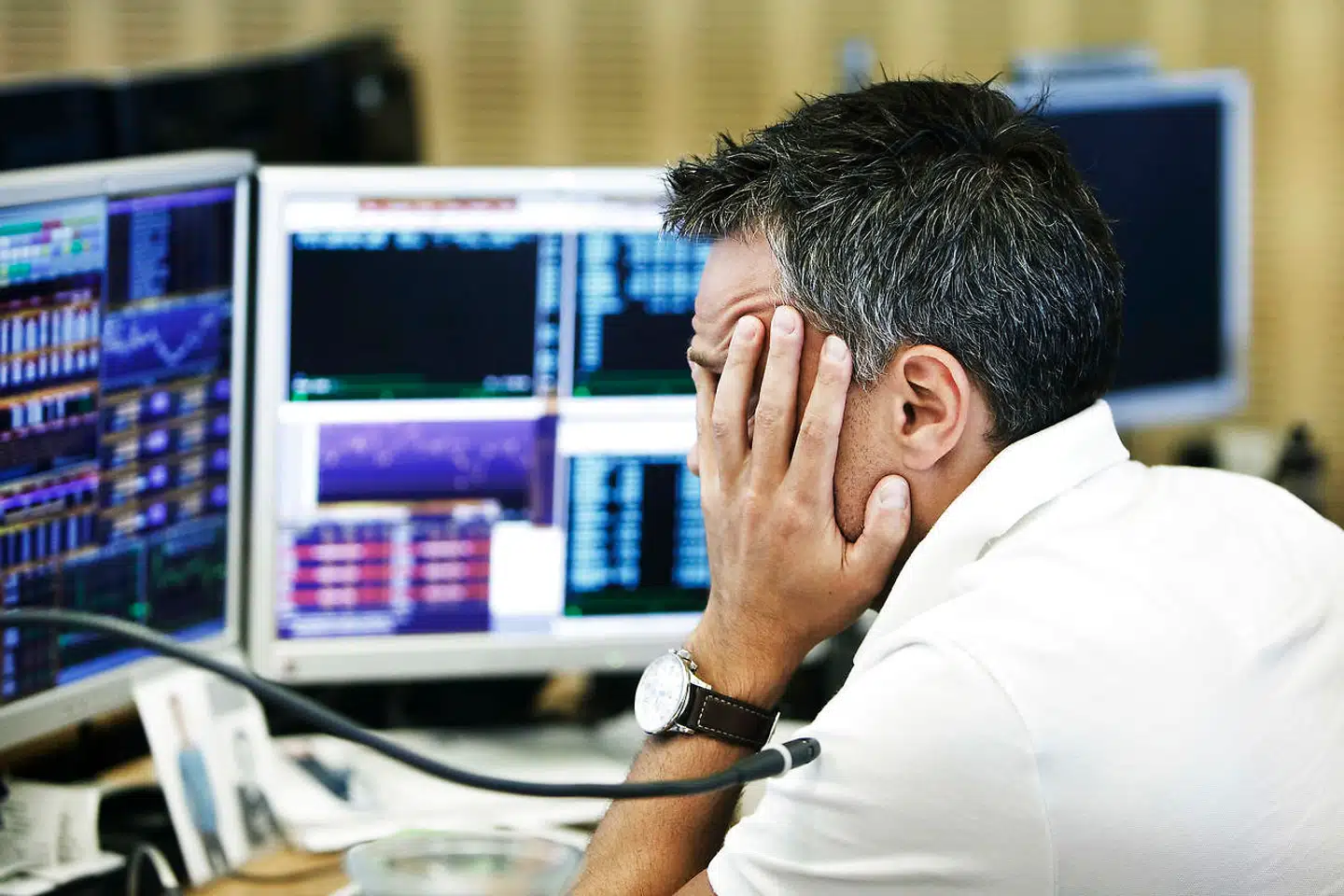 Corona-frygt sender europæiske aktier til bunds. Det er særligt bank- og rejseaktierne, det går hårdest udover.