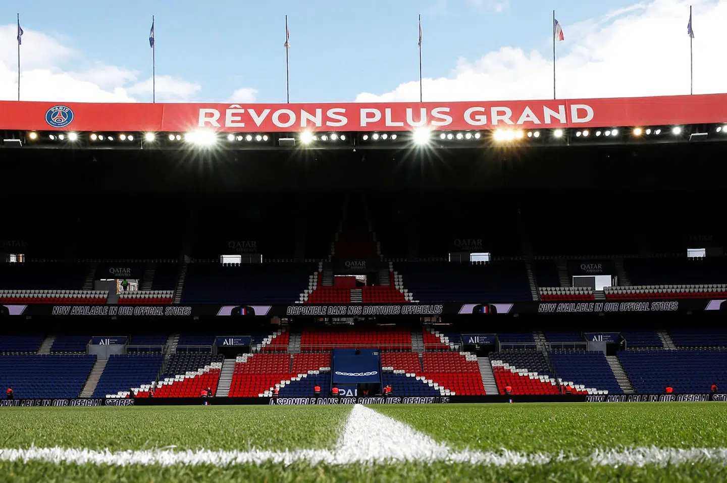Parc des Princes i Paris bliver tomt til Champions League-kampen mellem Paris Saint-Germain og Borussia Dortmund.
