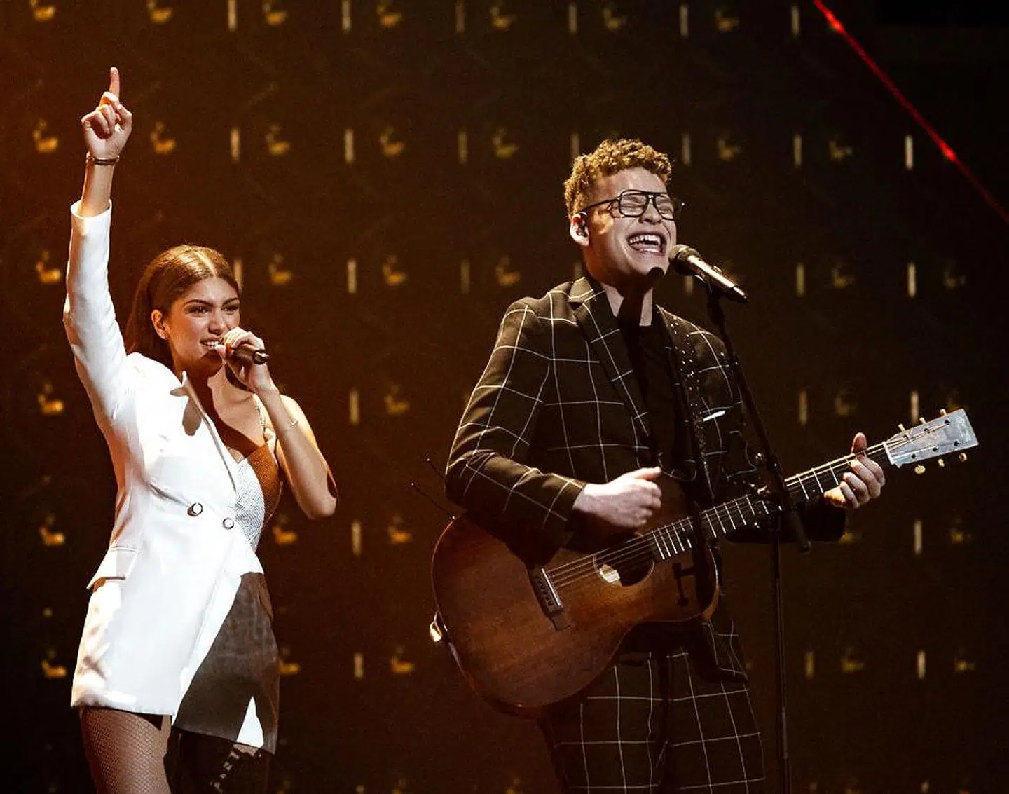 Ben & Tan med sangen 'Yes'.