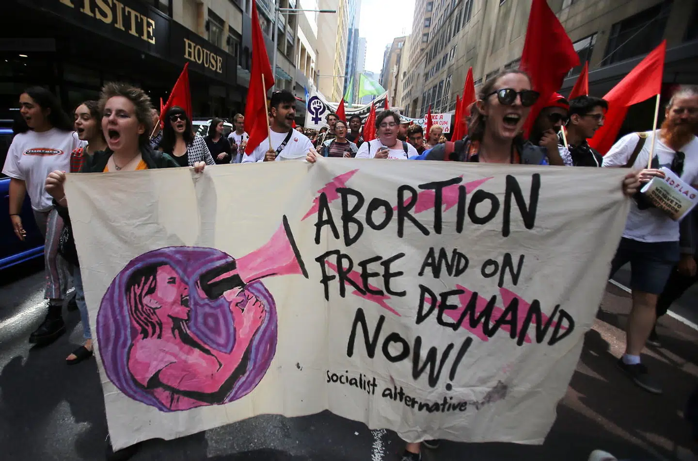 I udlandet er kvinders kamp for rettigheder mere synlig. I Danmark ser man ikke den slags – hvorfor mon?